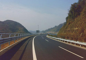 警示燈一般用在維護道路安全